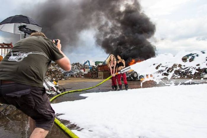 Behind The Scenes Photos Of Gorgeous Firefighter Girls That Will Make You Melt (40 pics)