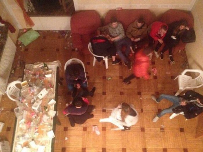 Examining The Aftermath Of A Crazy College Party (10 pics)