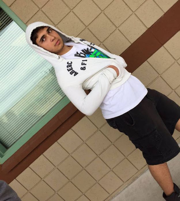 Guys Step Up And Fight Back Against Girls Stealing Their Hoodies (40 pics)