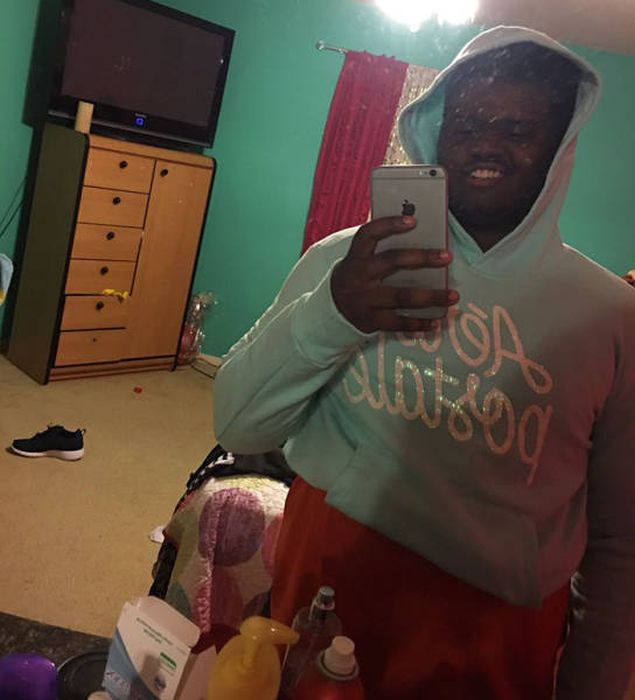 Guys Step Up And Fight Back Against Girls Stealing Their Hoodies (40 pics)