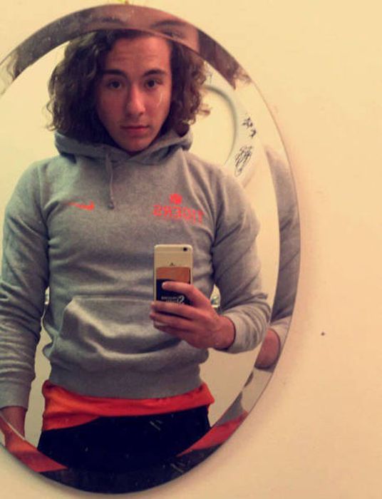 Guys Step Up And Fight Back Against Girls Stealing Their Hoodies (40 pics)