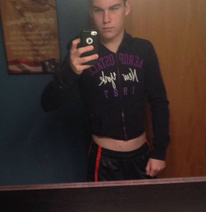 Guys Step Up And Fight Back Against Girls Stealing Their Hoodies (40 pics)