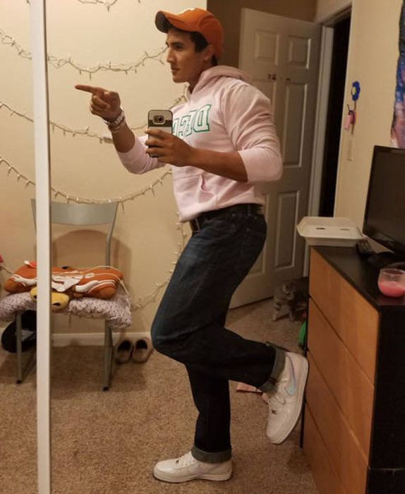 Guys Step Up And Fight Back Against Girls Stealing Their Hoodies (40 pics)
