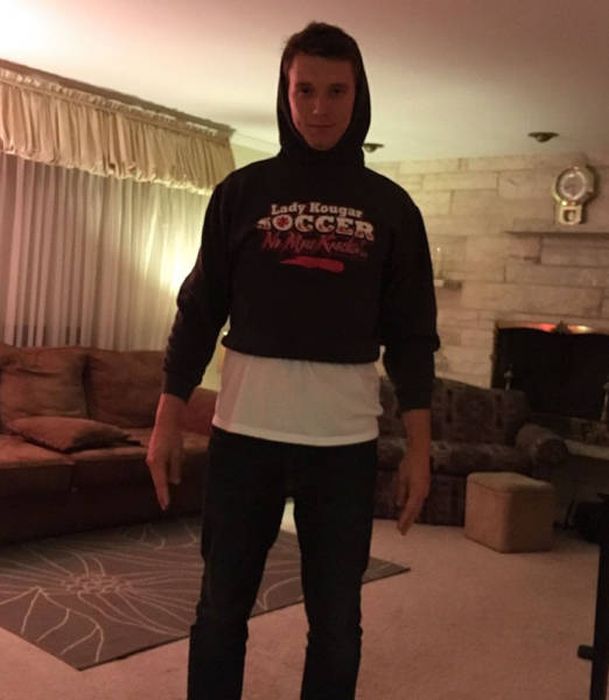 Guys Step Up And Fight Back Against Girls Stealing Their Hoodies (40 pics)