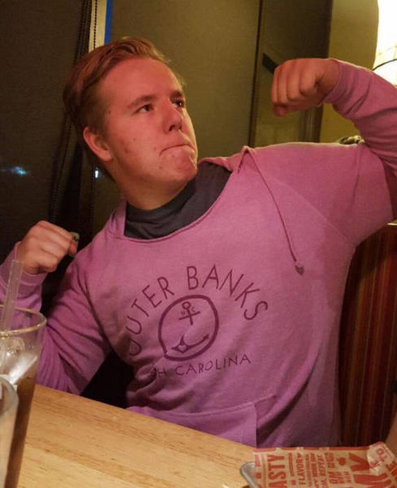 Guys Step Up And Fight Back Against Girls Stealing Their Hoodies (40 pics)