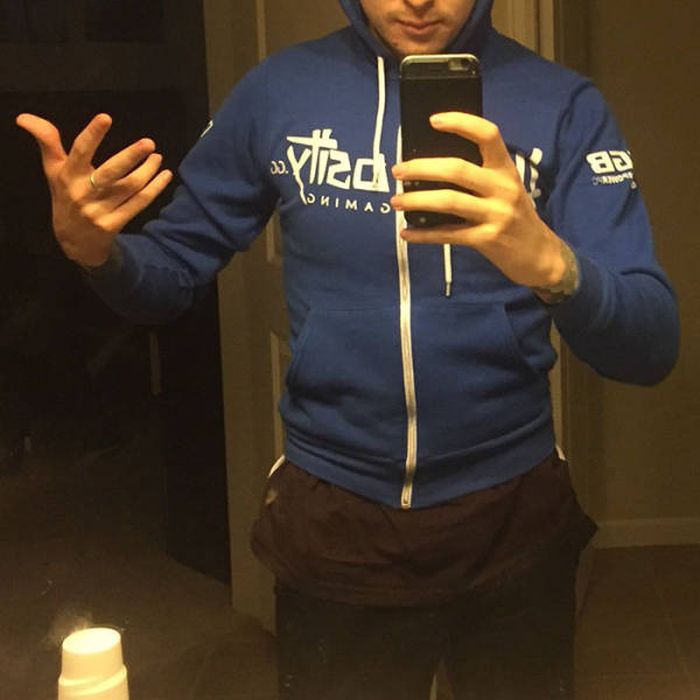 Guys Step Up And Fight Back Against Girls Stealing Their Hoodies (40 pics)