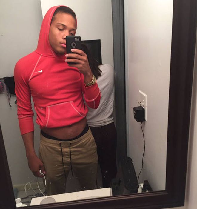 Guys Step Up And Fight Back Against Girls Stealing Their Hoodies (40 pics)