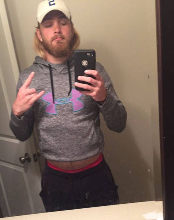 Guys Step Up And Fight Back Against Girls Stealing Their Hoodies (40 pics)