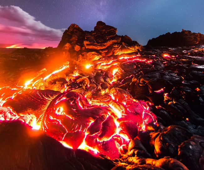 Photographer Risks Getting Burned To Capture An Incredible Photo (2 pics)