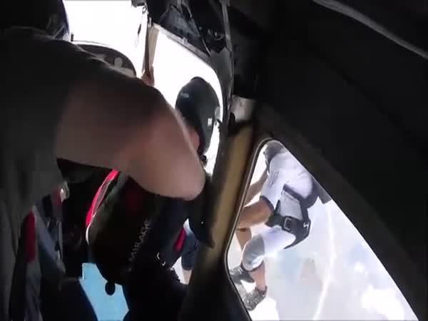 Skydiver Loses Shoe And Recovers During Skydive