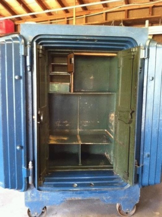 Stash Of Loot Hidden Inside Grandma's Safe (7 pics)