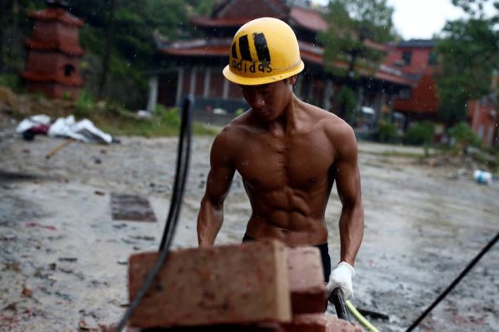 Handyman At Buddhist Temple Constantly Trains On The Job (18 pics)