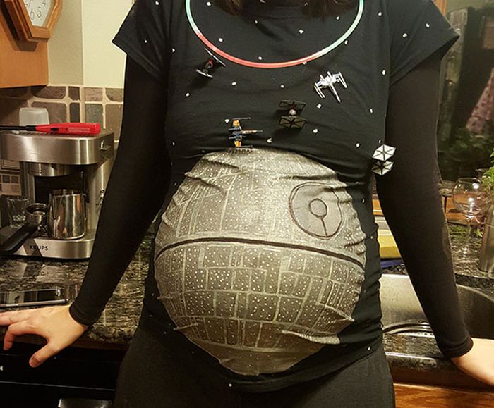 Pregnant Women Who Rocked Awesome Costumes For Halloween (32 pics)