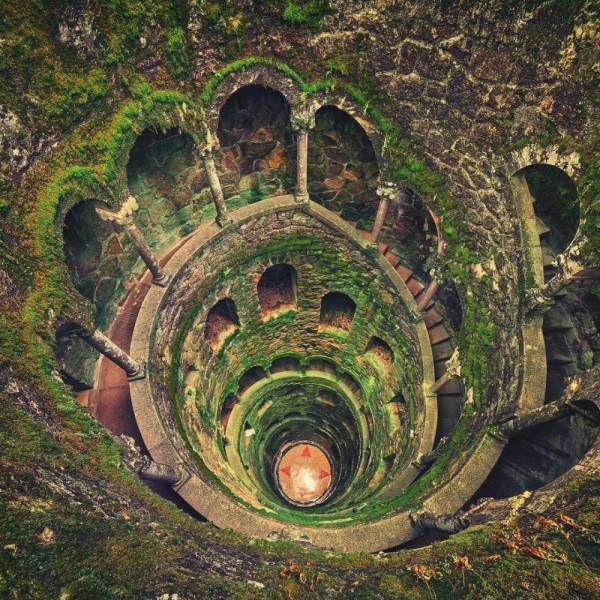 Breathtaking Photos Of Beautiful Abandoned Places (22 pics)