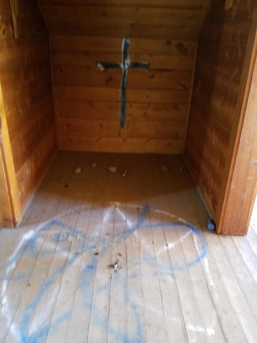 This Guy Found Something Very Disturbing In A Cabin In The Woods (6 pics)