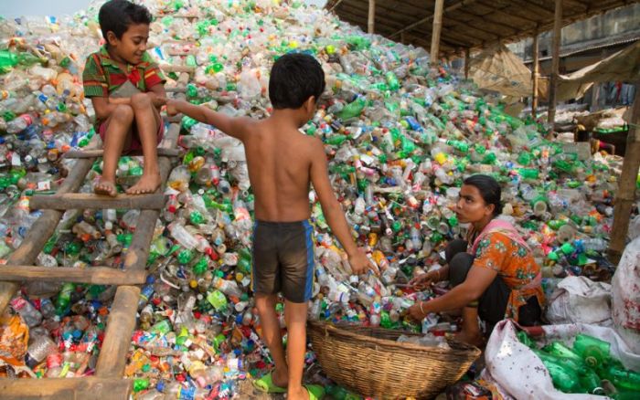 How Recycling Is Handled In The Most Polluted Cities In The World (11 pics)