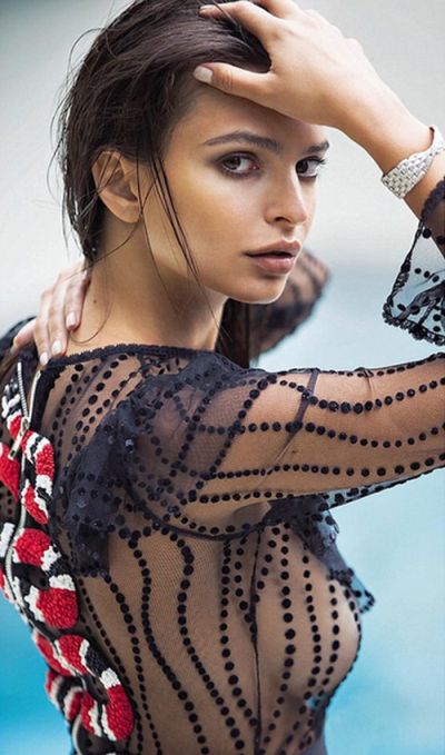 Emily Ratajkowski Is A Total Smoke Show (41 pics)