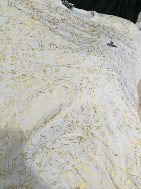 Mom Accidentally Buys Sexually Explicit Shirt For Teen Daughter (4 pics)