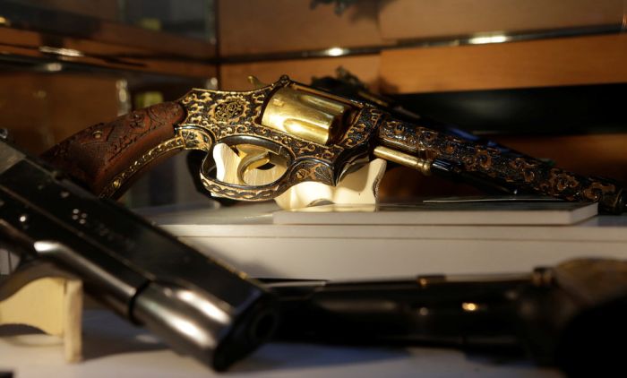 Golden Weapons That Once Belonged To Mexican Drug Lords (15 pics)