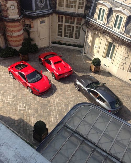 Assad's Henchmen Live A Life Of Luxury As Aleppo Burns (24 pics)