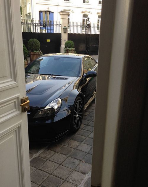Assad's Henchmen Live A Life Of Luxury As Aleppo Burns (24 pics)
