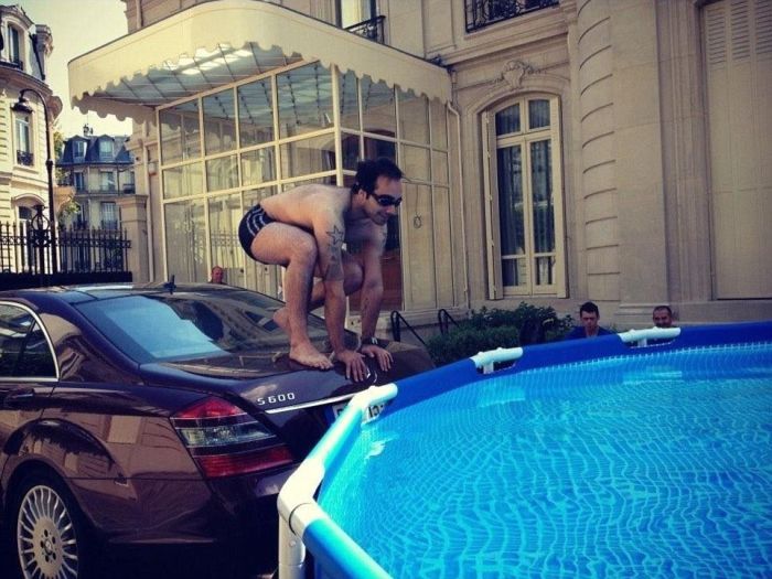 Assad's Henchmen Live A Life Of Luxury As Aleppo Burns (24 pics)
