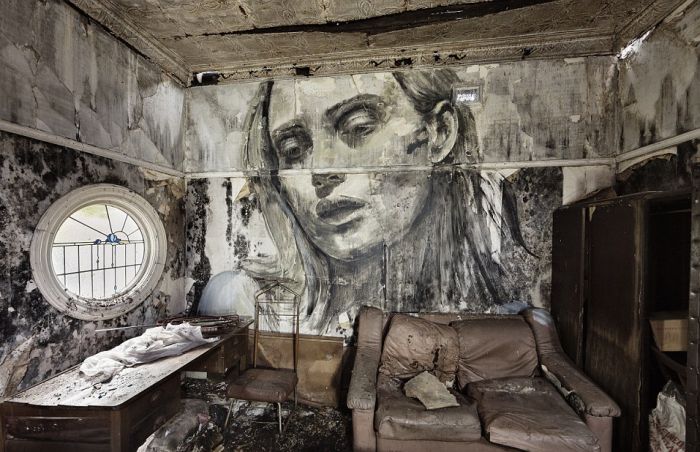 Artist Shows Off The Fleeting Nature Of Beauty With Crumbling Portraits (11 pics)