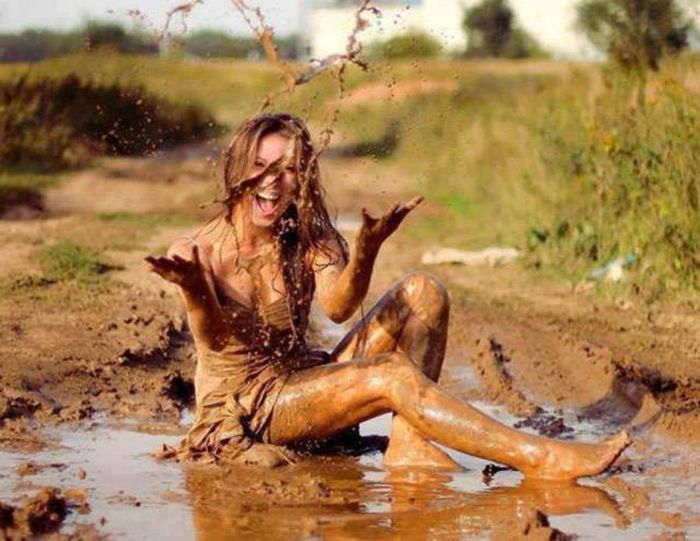 Hot Girls Covered With Mud Are A Fun Kind Of Dirty (35 pics)