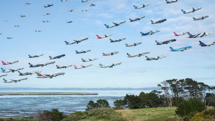 Unbelievable Air Traffic Photos From All Around The World (10 pics)
