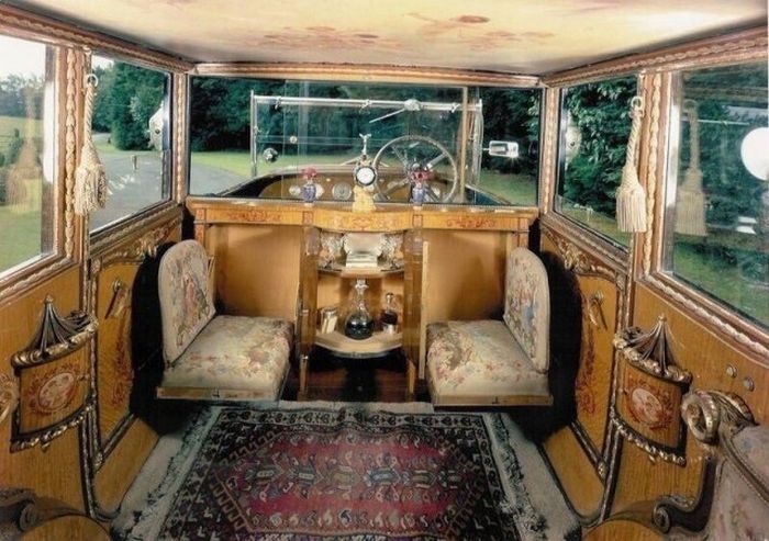 The Interior Of This Rolls-Royce Is Pure Class (15 pics)