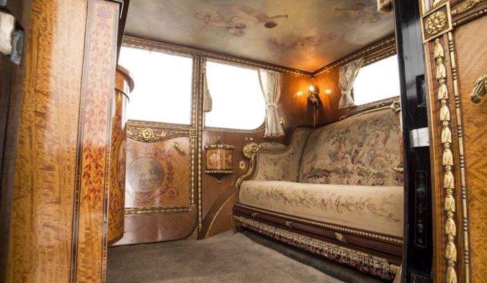 The Interior Of This Rolls-Royce Is Pure Class (15 pics)