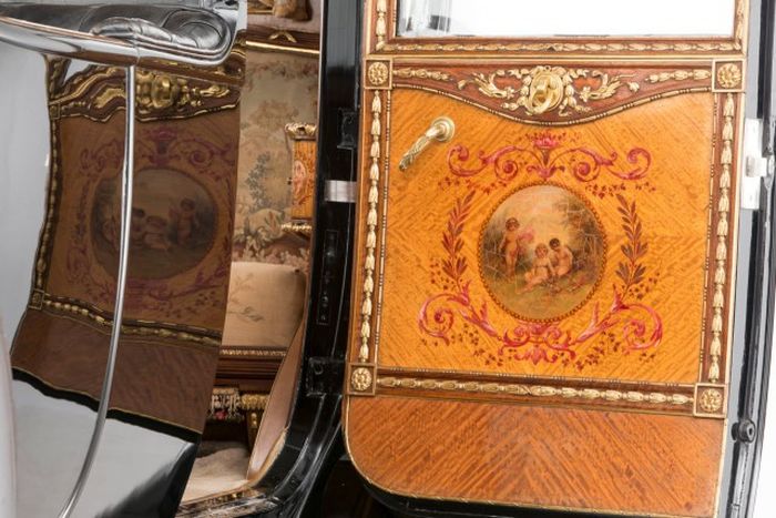The Interior Of This Rolls-Royce Is Pure Class (15 pics)