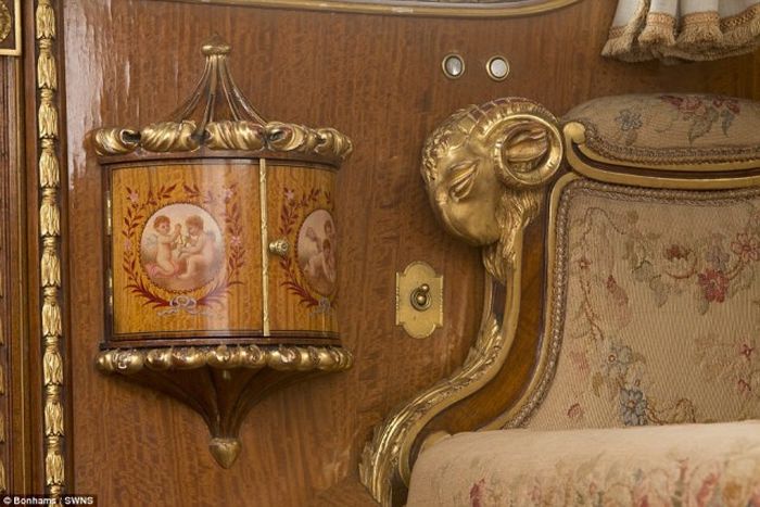 The Interior Of This Rolls-Royce Is Pure Class (15 pics)