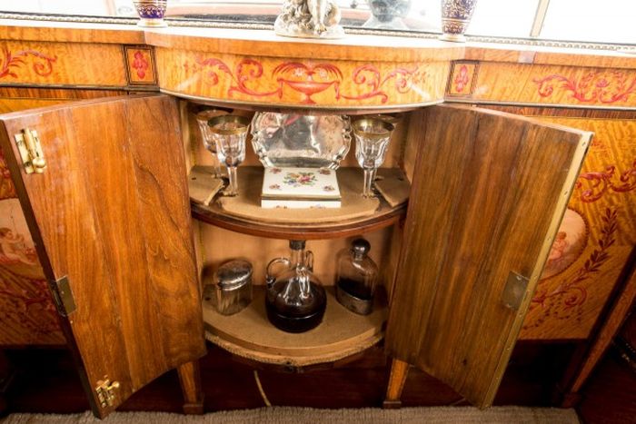 The Interior Of This Rolls-Royce Is Pure Class (15 pics)