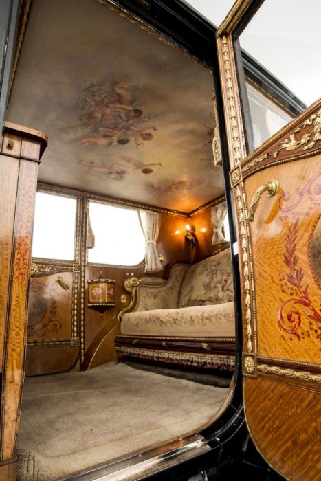 The Interior Of This Rolls-Royce Is Pure Class (15 pics)