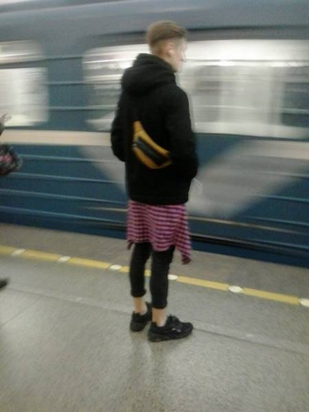 You Can See All Kinds Of Weird Stuff When You Ride The Subway (26 pics)