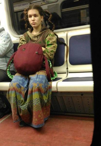 You Can See All Kinds Of Weird Stuff When You Ride The Subway (26 pics)