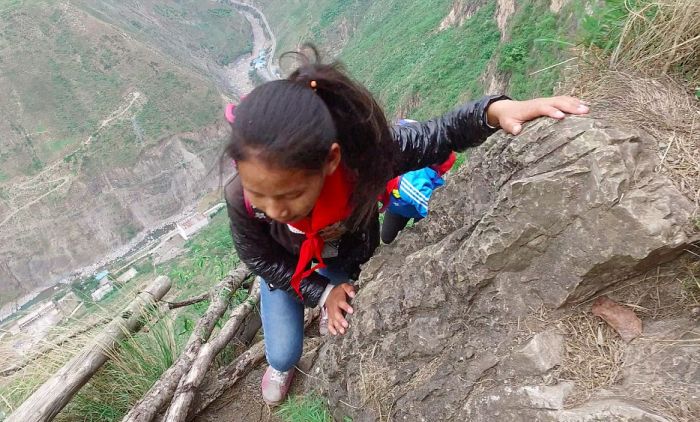 Chinese Villagers Finally Get A Steel Ladder To Make Climbing Safer (11 pics)