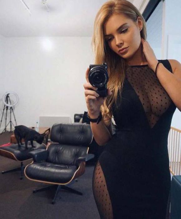 These Girls Know How To Make A Mesh Dress Look Amazing (40 pics)