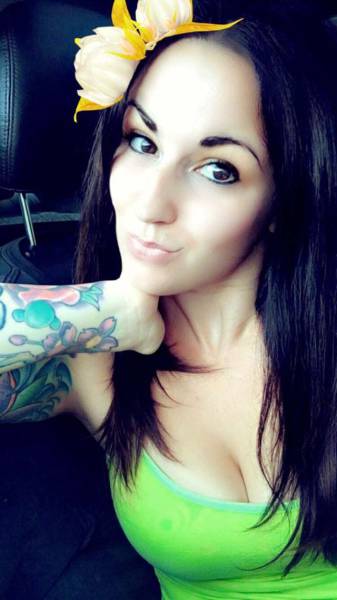There's Nothing Greater Than Sexy Girls With Gorgeous Cleavage (39 pics)
