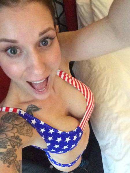 There's Nothing Greater Than Sexy Girls With Gorgeous Cleavage (39 pics)