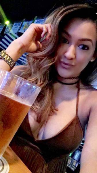 There's Nothing Greater Than Sexy Girls With Gorgeous Cleavage (39 pics)