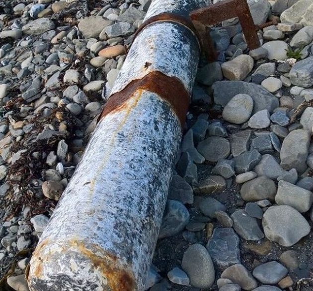 Huge Cocaine Stash Found In Torpedo Like Tube In Ireland (4 pics)
