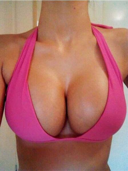 Sexy Girls In Sports Bras To Help Get You Through Your Day (40 pics)