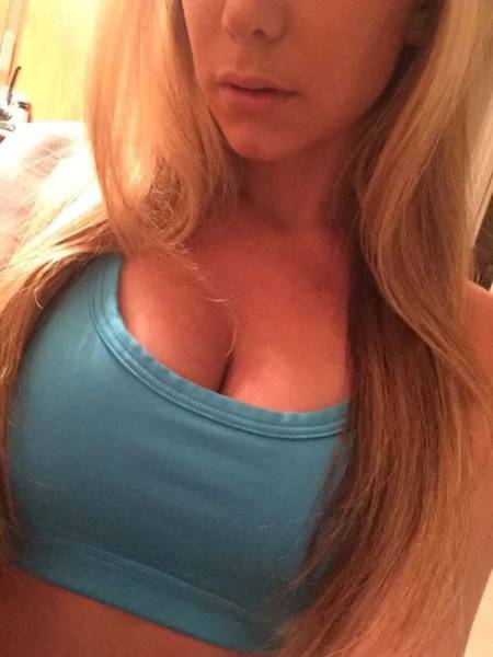 Sexy Girls In Sports Bras To Help Get You Through Your Day (40 pics)