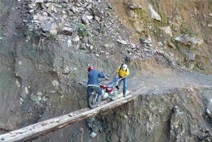 A Bunch Of Idiots Who Forgot To Put Safety First (33 pics)