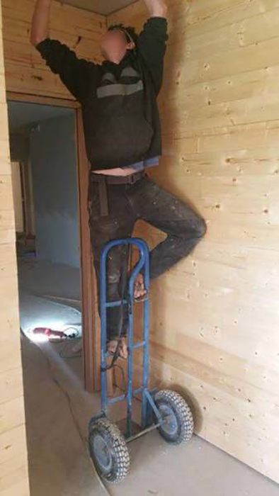 A Bunch Of Idiots Who Forgot To Put Safety First (33 pics)