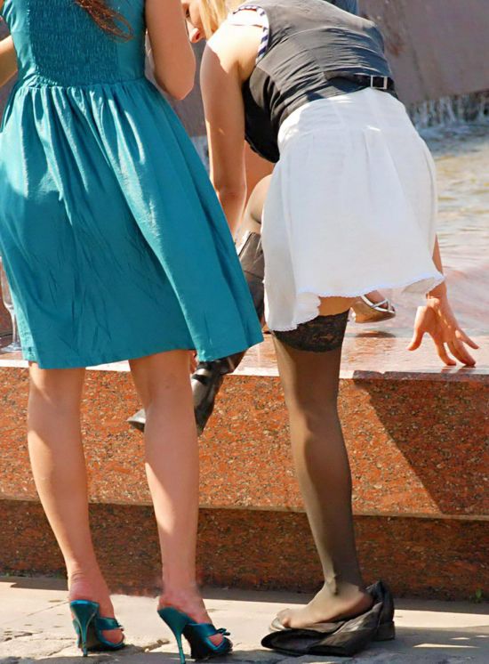 Woman In Short Skirt Steals The Show At A Wedding (11 pics)