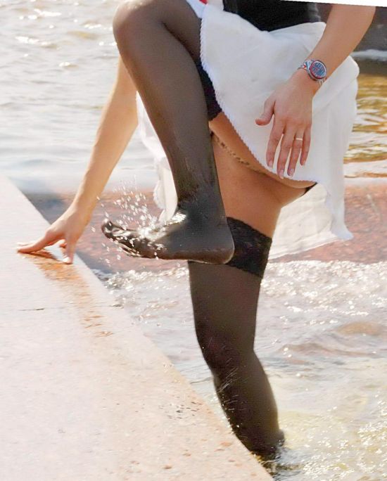 Woman In Short Skirt Steals The Show At A Wedding (11 pics)