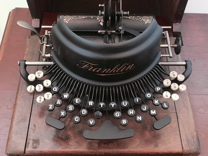 Spain Is Home To A Massive Museum Filled With Typewriters (27 pics)